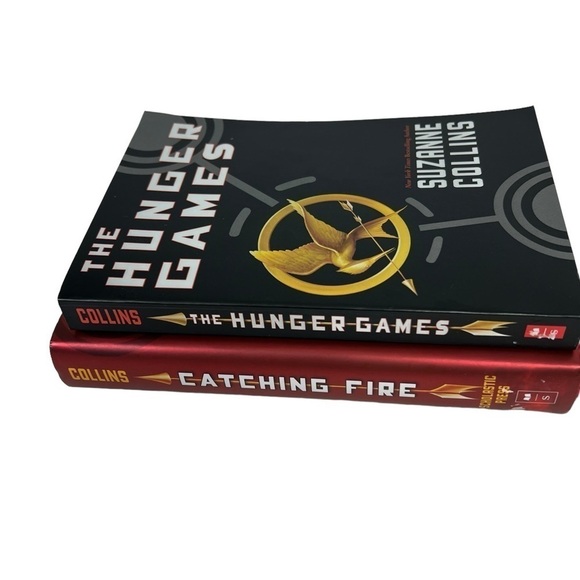 Suzanne Collin’s Book/Novel The Hunger Games/Catching Fire Lot/2 Science Fiction - Picture 7 of 8